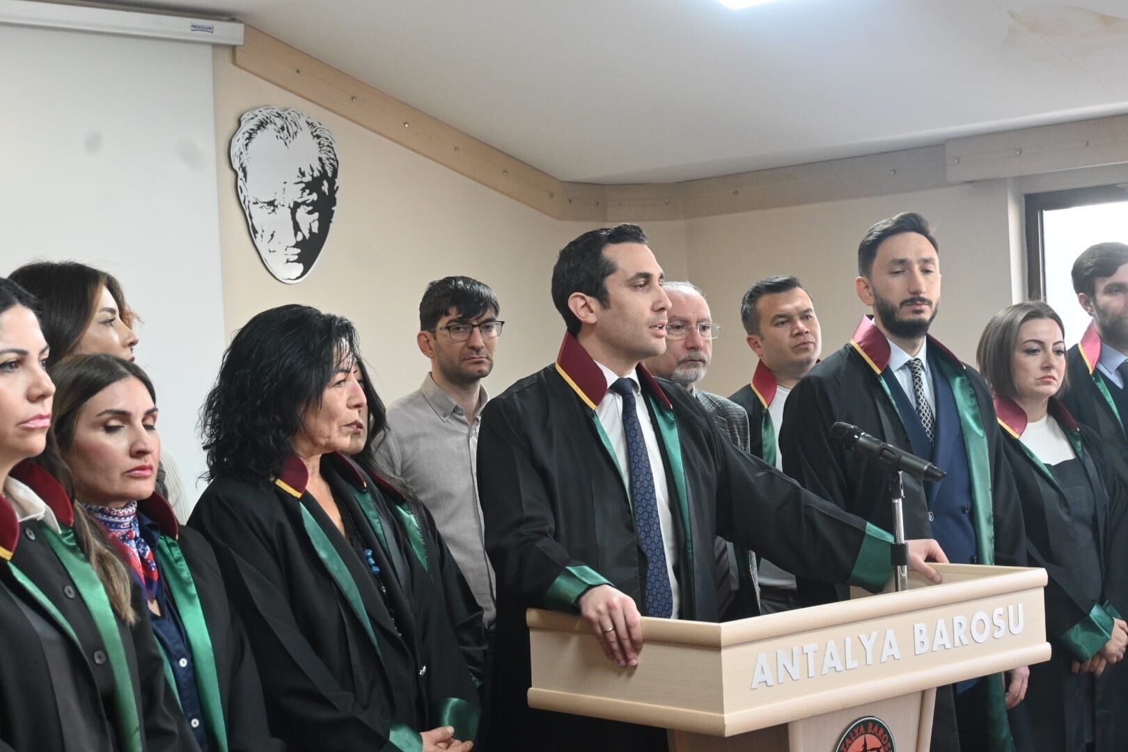 Antalya Barosu Epstein Skandalının Antalya Ayağına Dikkat Çekti (1)