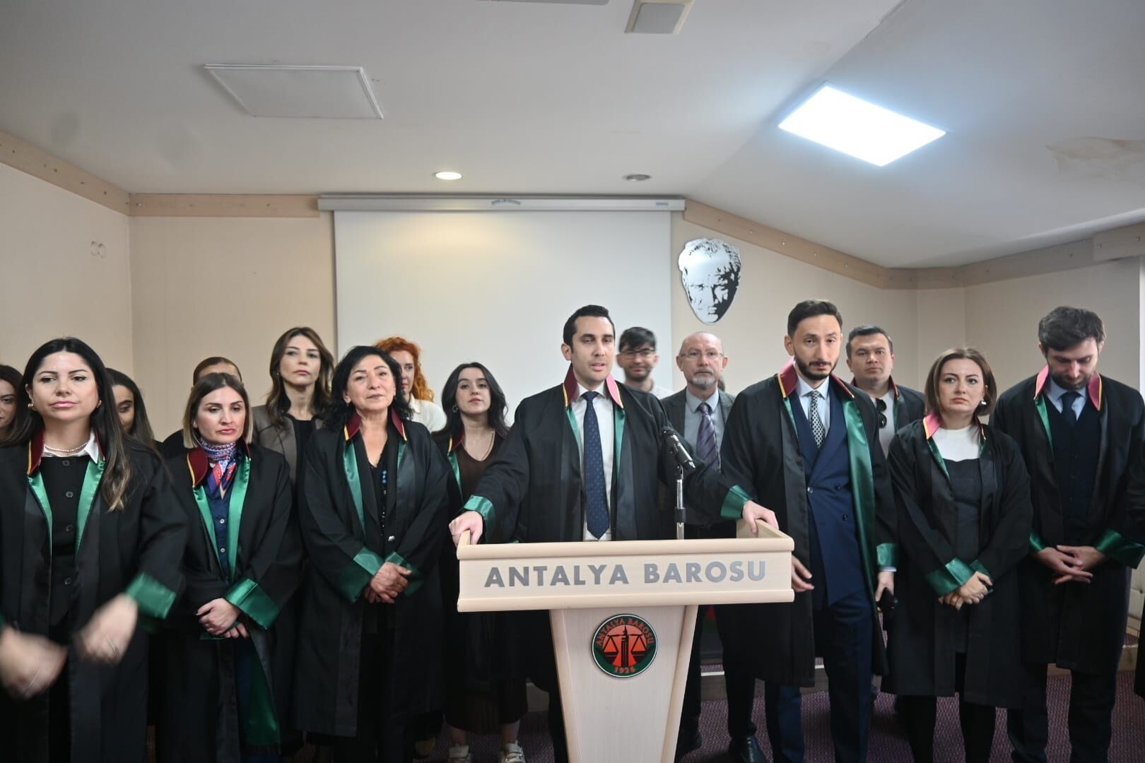 Antalya Barosu Epstein Skandalının Antalya Ayağına Dikkat Çekti (2)