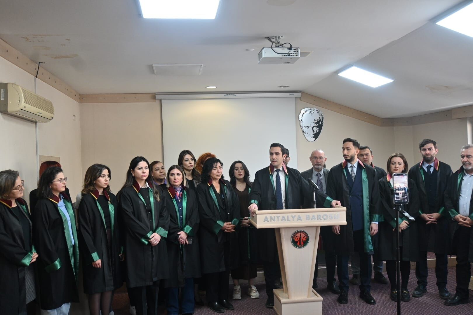 Antalya Barosu Epstein Skandalının Antalya Ayağına Dikkat Çekti (4)