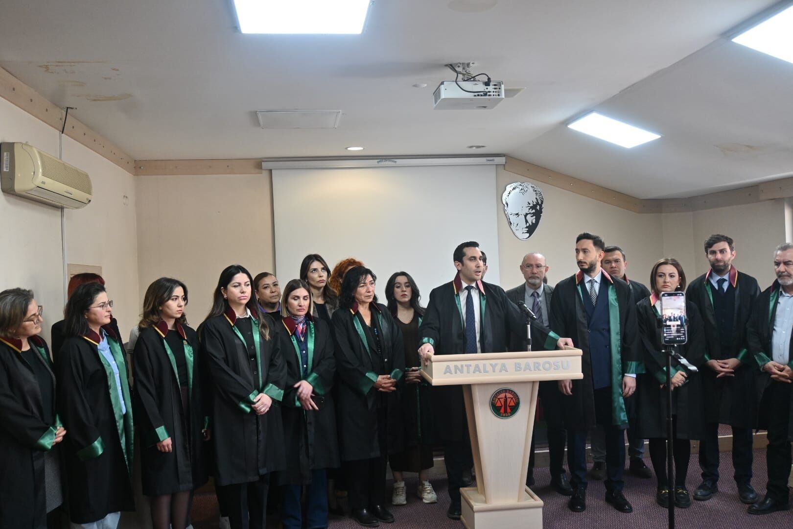 Antalya Barosu Epstein Skandalının Antalya Ayağına Dikkat Çekti (6)