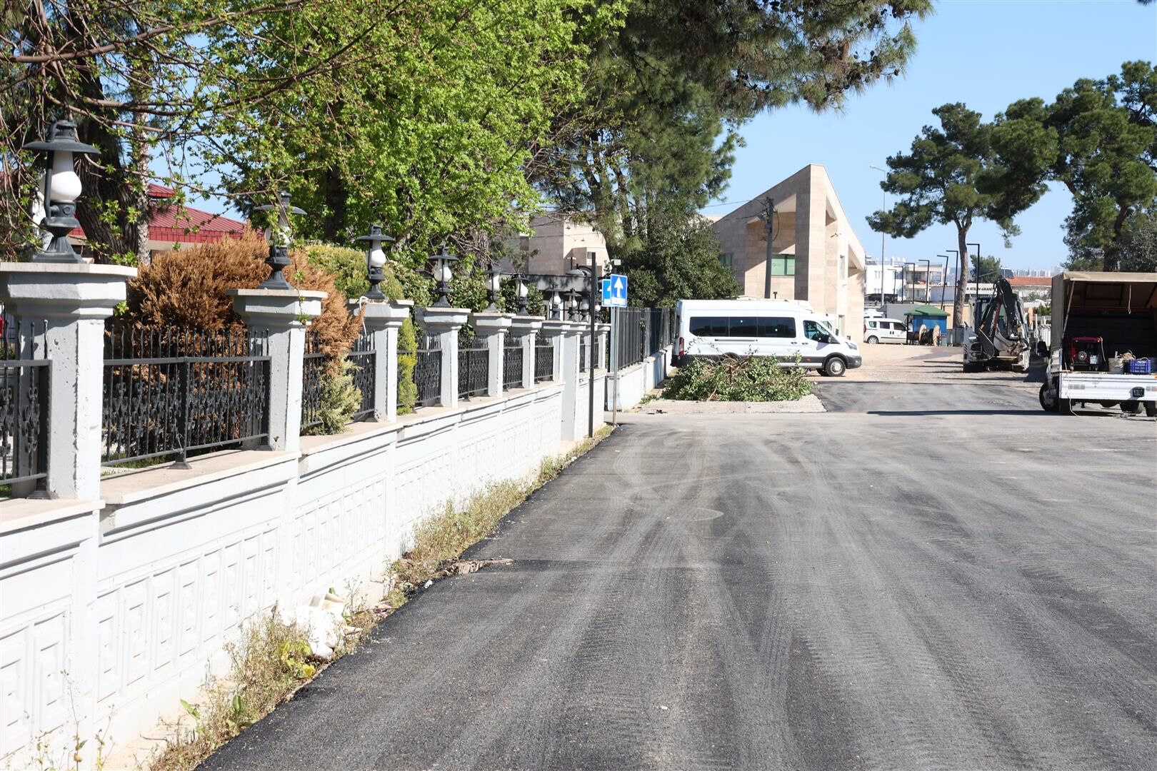 Antalya’da Bayram Öncesi Mezarlıklarda Yoğun Hazırlık (1) (Large)-1