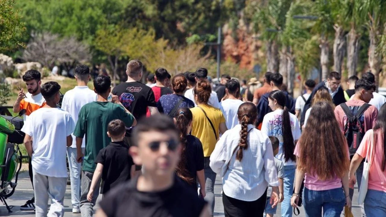 Antalya’da Genç Nüfus 350’Ini Aştı Antalya Risk Altında (1)