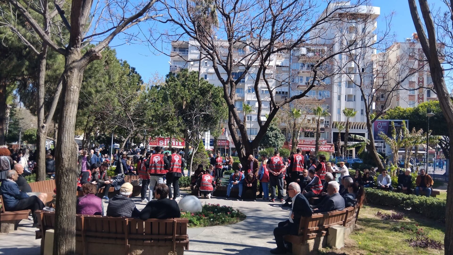 Antalya’da Kadınlar 8 Mart Yürüyüşünde Chp’li Erkekleri Kovdu (1)