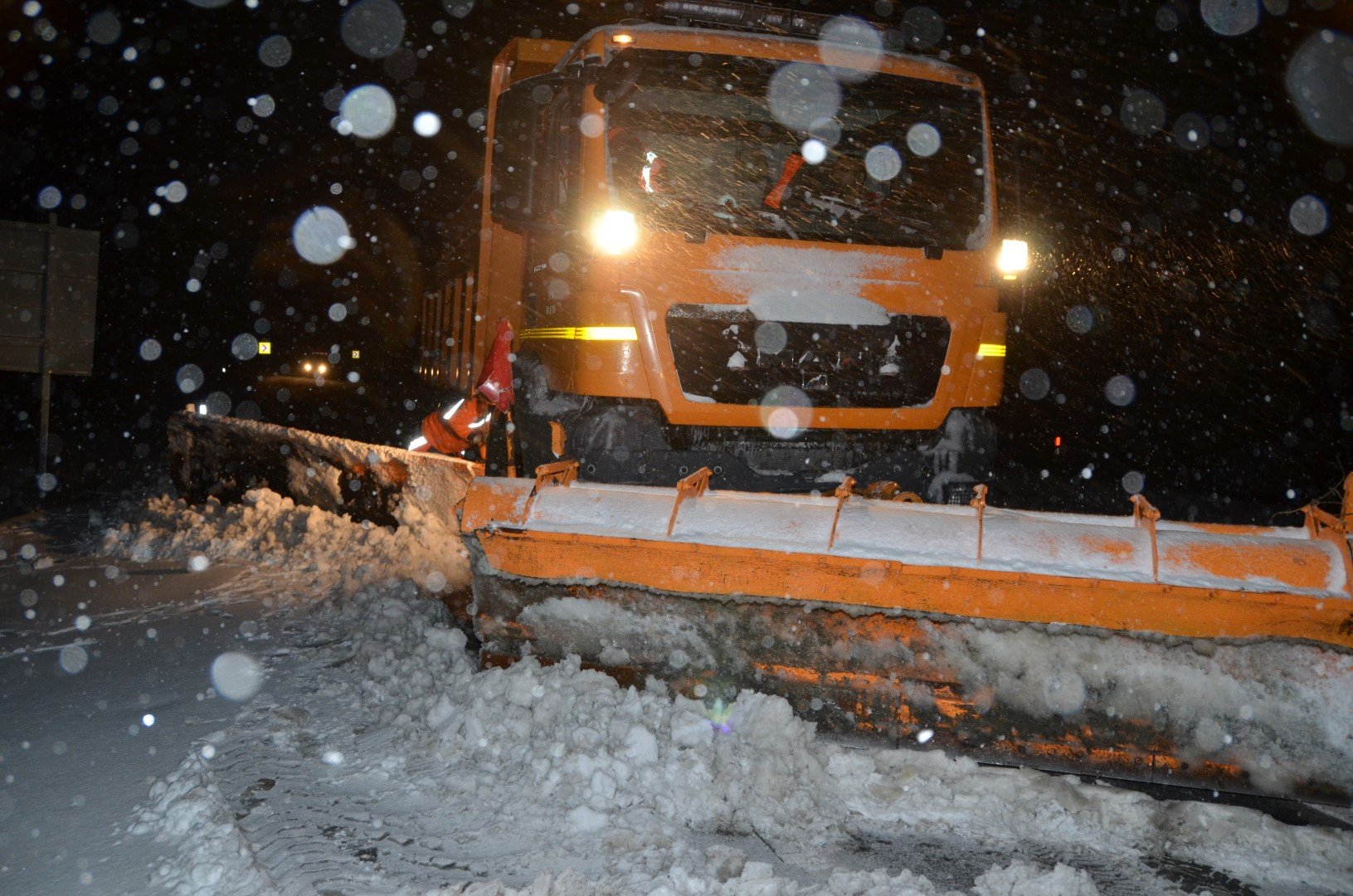 Antalya’da Kar Geri Döndü Yollar Kapandı (2)