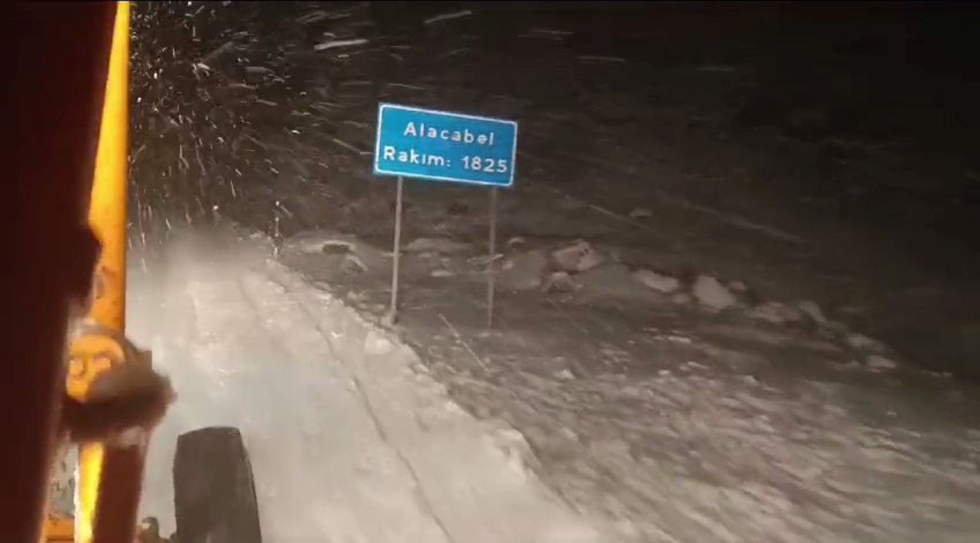 Antalya’da Kar Geri Döndü Yollar Kapandı (3)