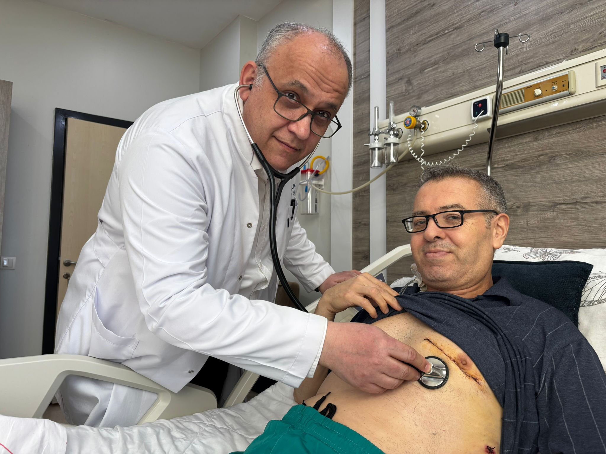 Antalya’da Tıp Başarısı 5 Santimlik Kesiden 3 Damar Değişimi (4)