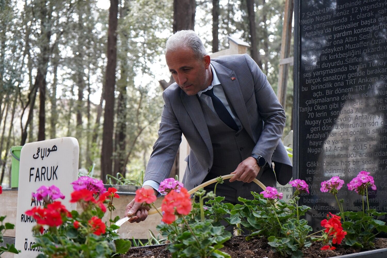 Antalya’daki Firma Çığır Açtı Mezarlık Ziyareti Ekrana Taşındı (5)