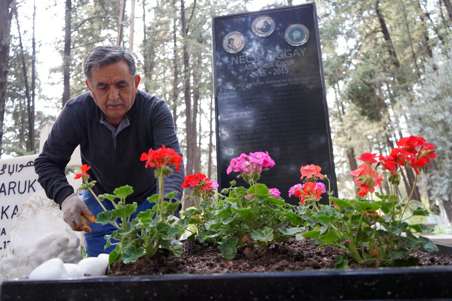 Antalya’daki Firma Çığır Açtı Mezarlık Ziyareti Ekrana Taşındı (7)