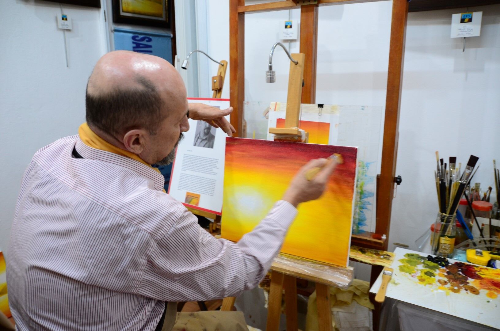 Antalya’daki Ressam Bir Kutuyla Başladı 51 Yılda Koleksiyon Oluşturdu (1)