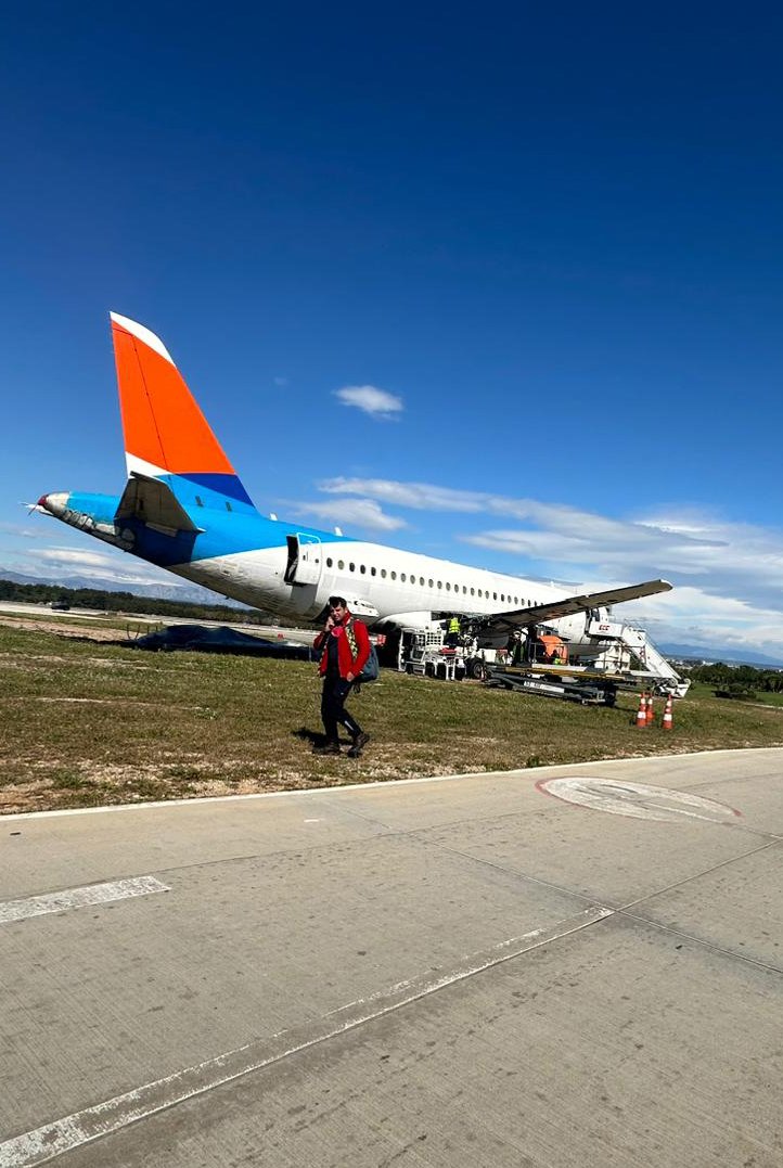 Antalyadaki Sabıkalı Uçak Sökülüp Rusyaya Götürülecek (2)