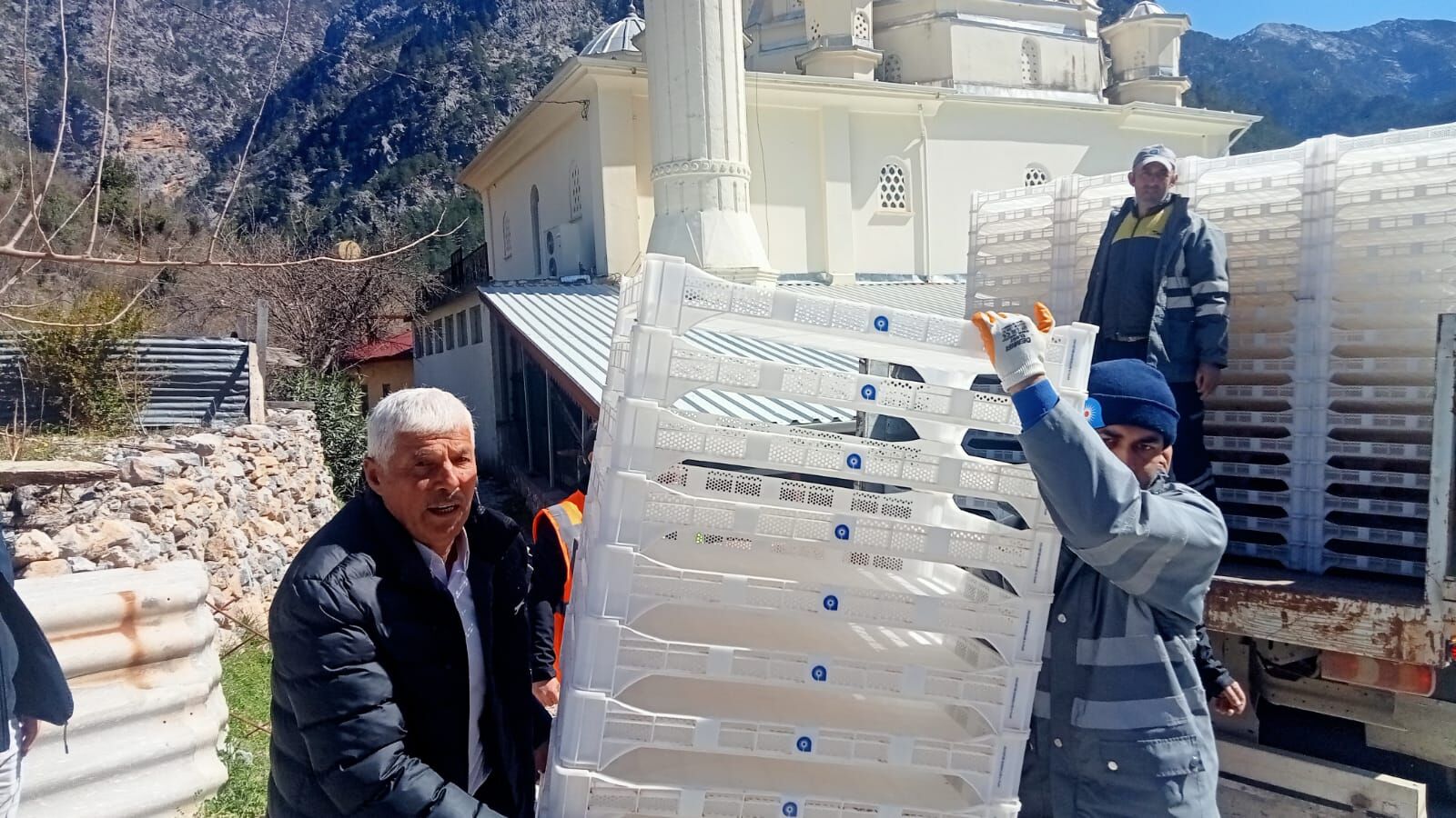 Antalya’dan Üreticilere Ipekböceği Besleme Tablası Desteği (1)