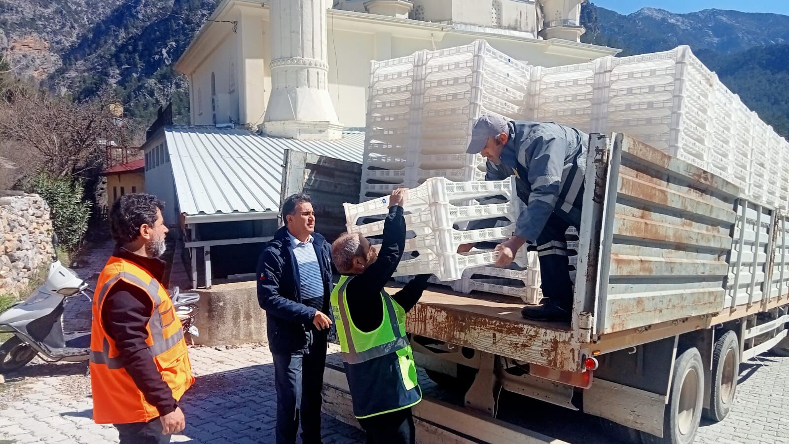 Antalya’dan Üreticilere Ipekböceği Besleme Tablası Desteği (5)
