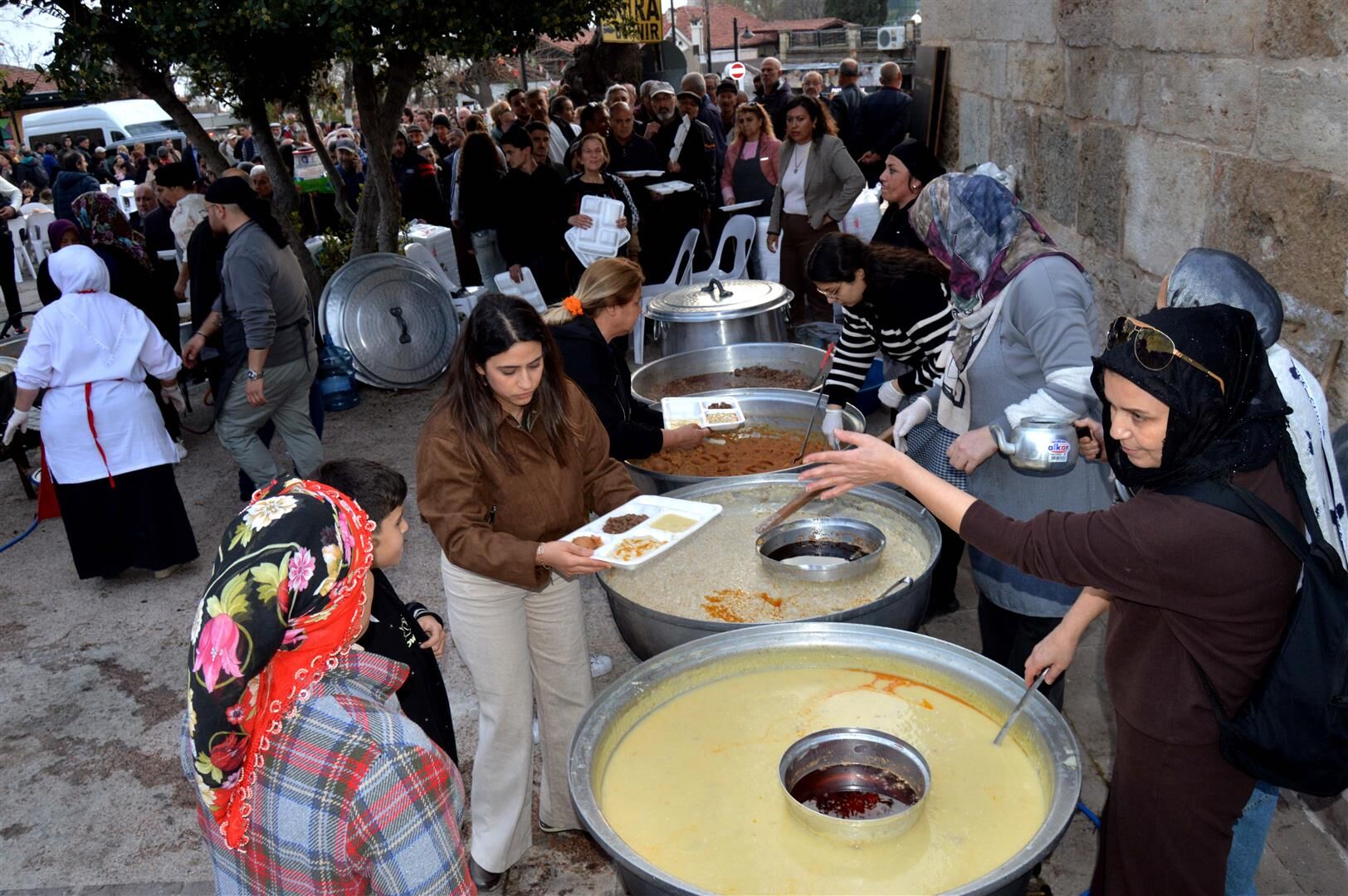 Antalyalı Kadınlardan Iftar Sofrası (1) (Large)