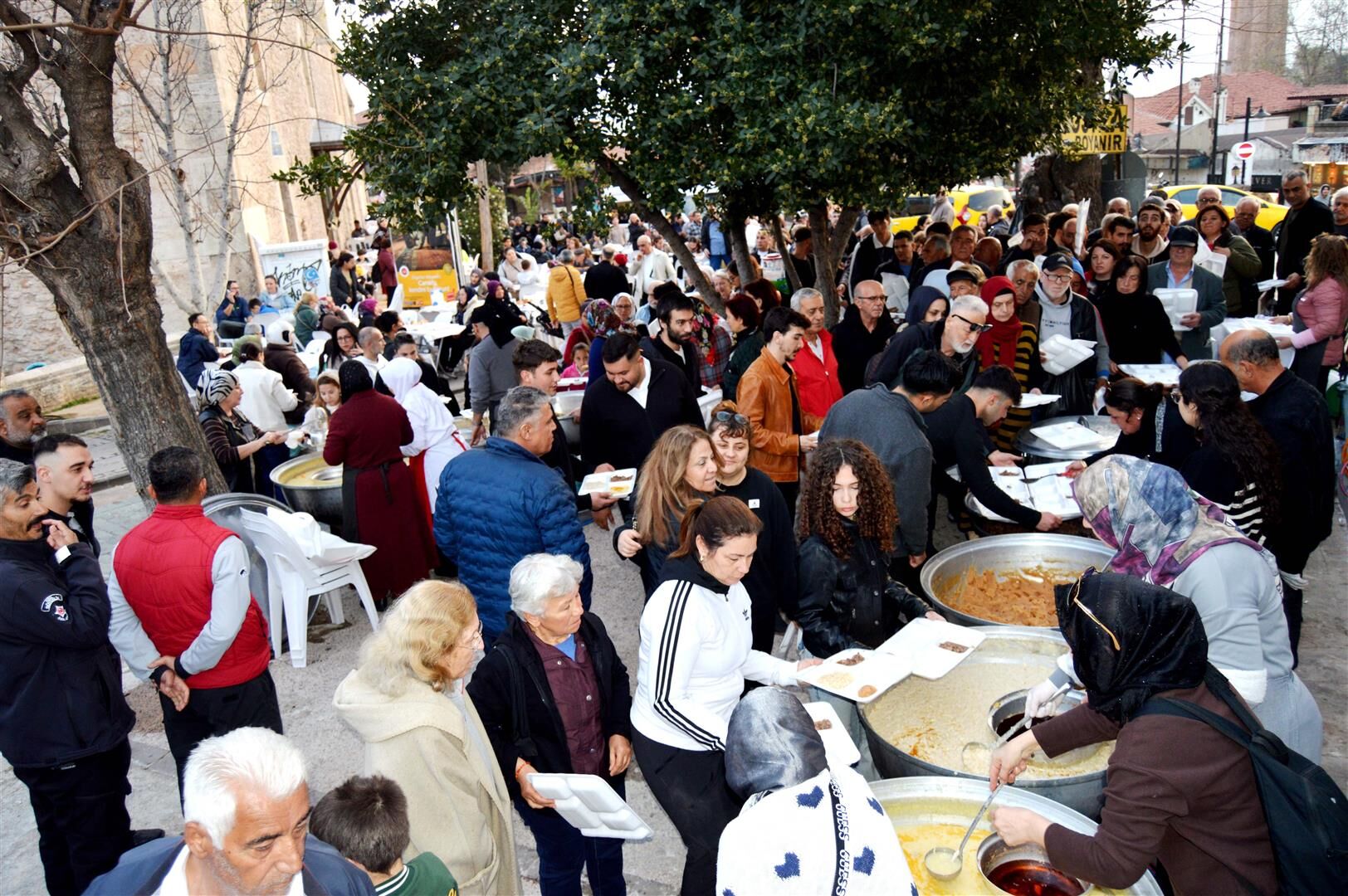 Antalyalı Kadınlardan Iftar Sofrası (2) (Large)