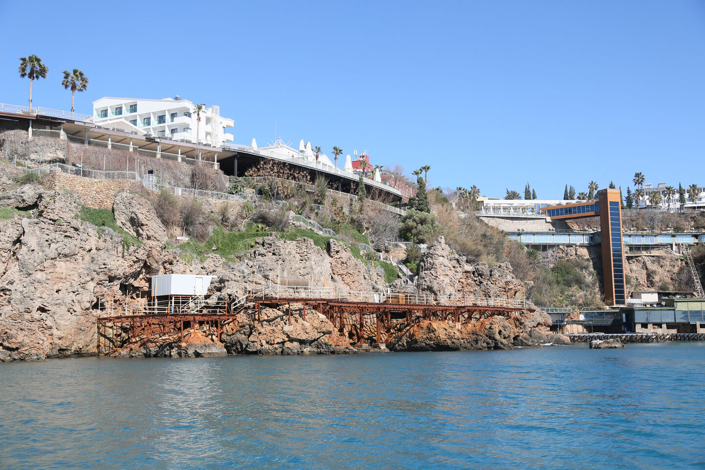 Antalya’nın Göbeğindeki Falezlerde 26 Kaçak Yapı Rezaleti (2)