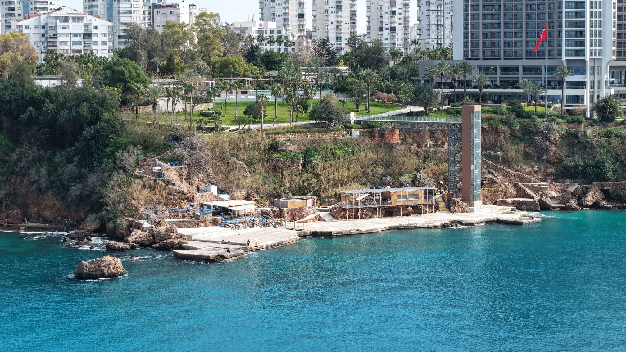 Antalya’nın Göbeğindeki Falezlerde 26 Kaçak Yapı Rezaleti (3)