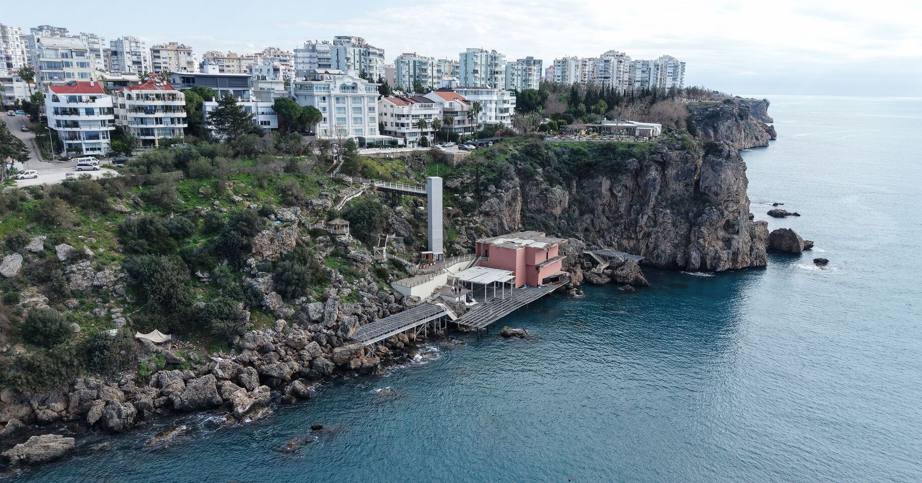 Antalya’nın Göbeğindeki Falezlerde 26 Kaçak Yapı Rezaleti (4)