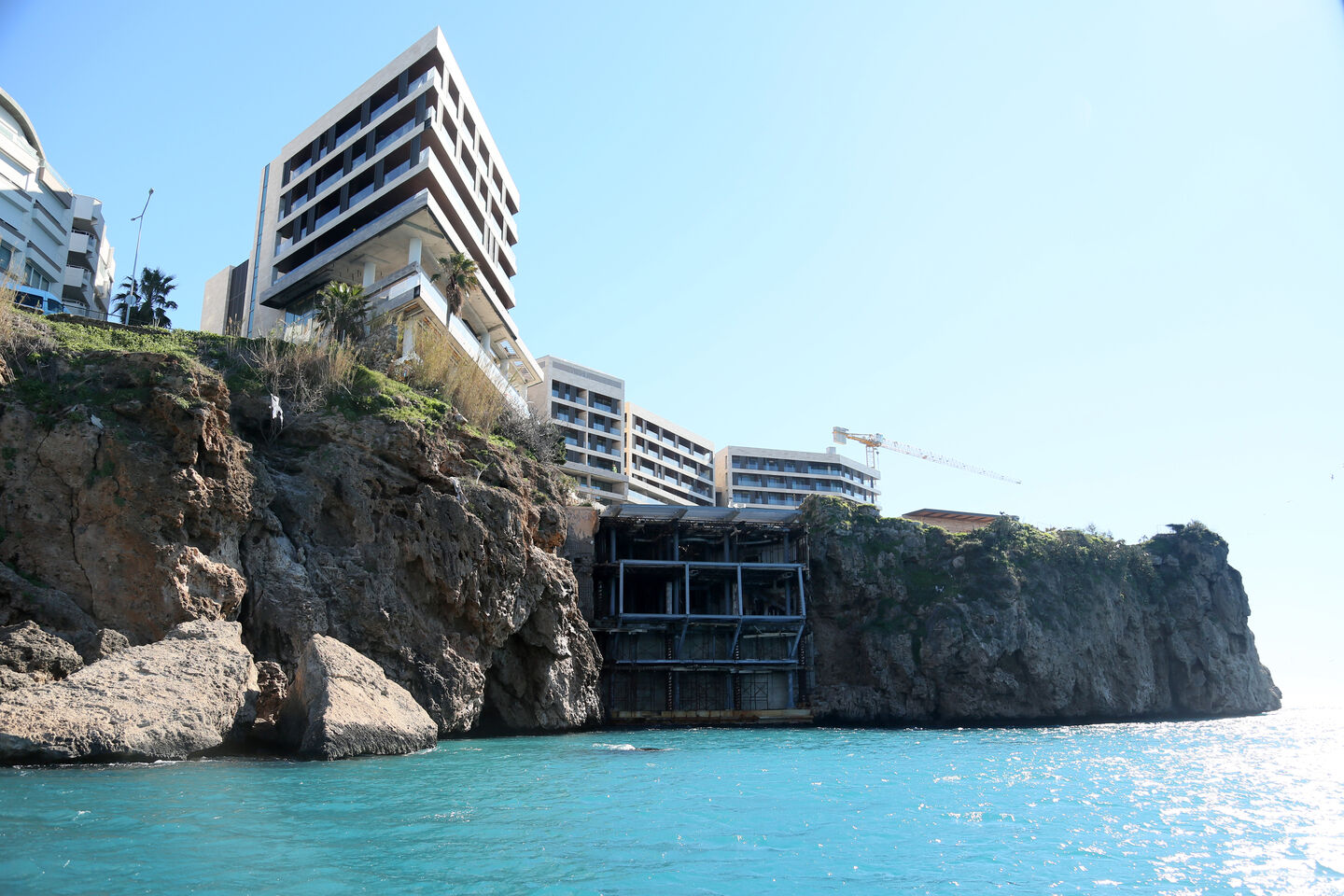 Antalya’nın Göbeğindeki Falezlerde 26 Kaçak Yapı Rezaleti (8)