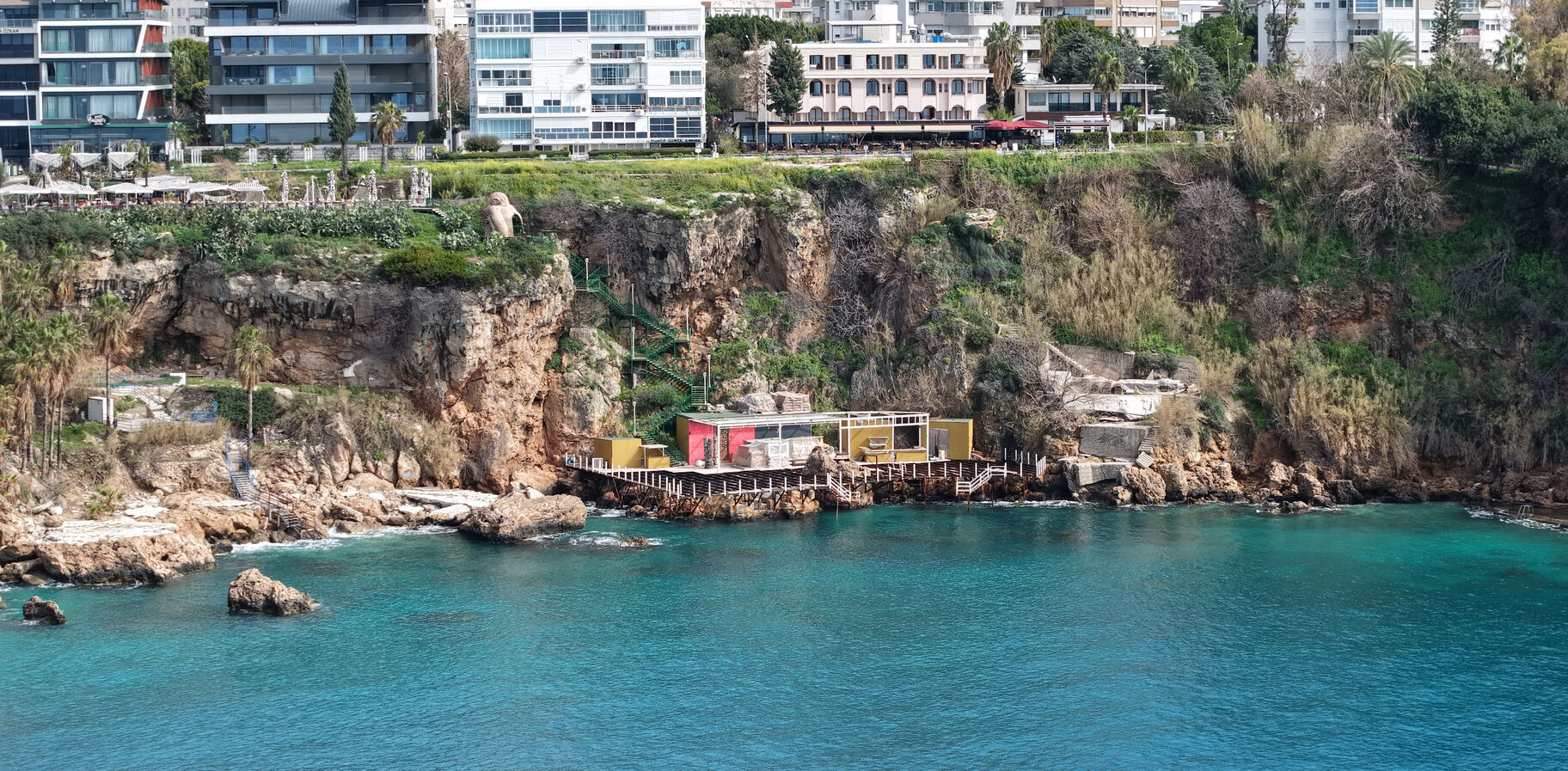 Antalya’nın Göbeğindeki Falezlerde 26 Kaçak Yapı Rezaleti (9)