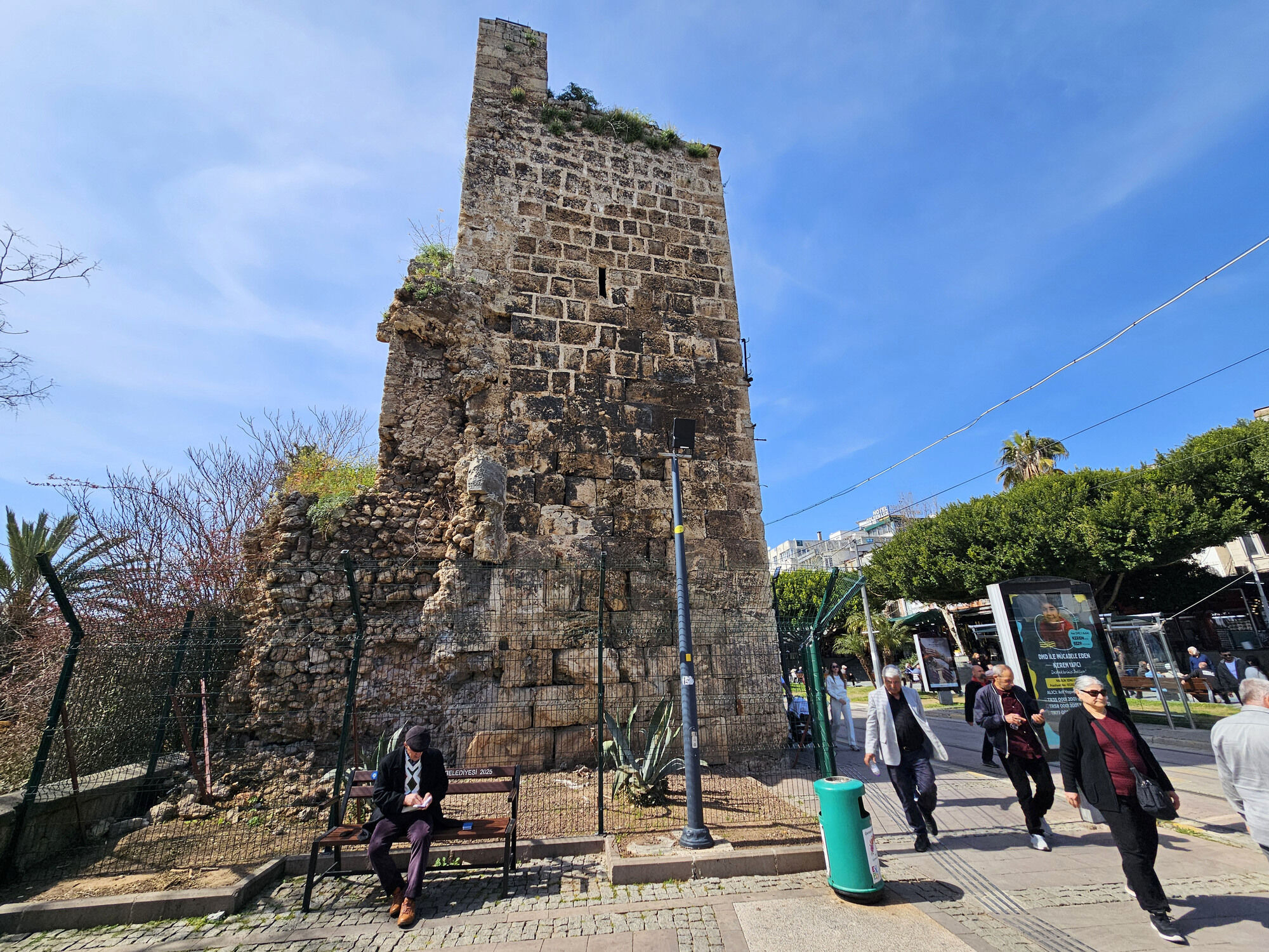 Antalyanin Simgesi Yikilma Tehlikesi Ile Karsi Karsiya (2)