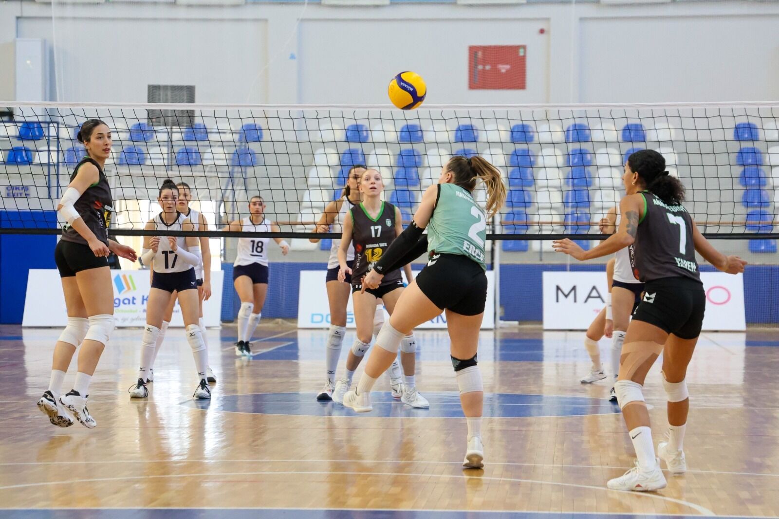 Antalya’nın Sultanları Son 2 Maça Rahat Giriyor (1)