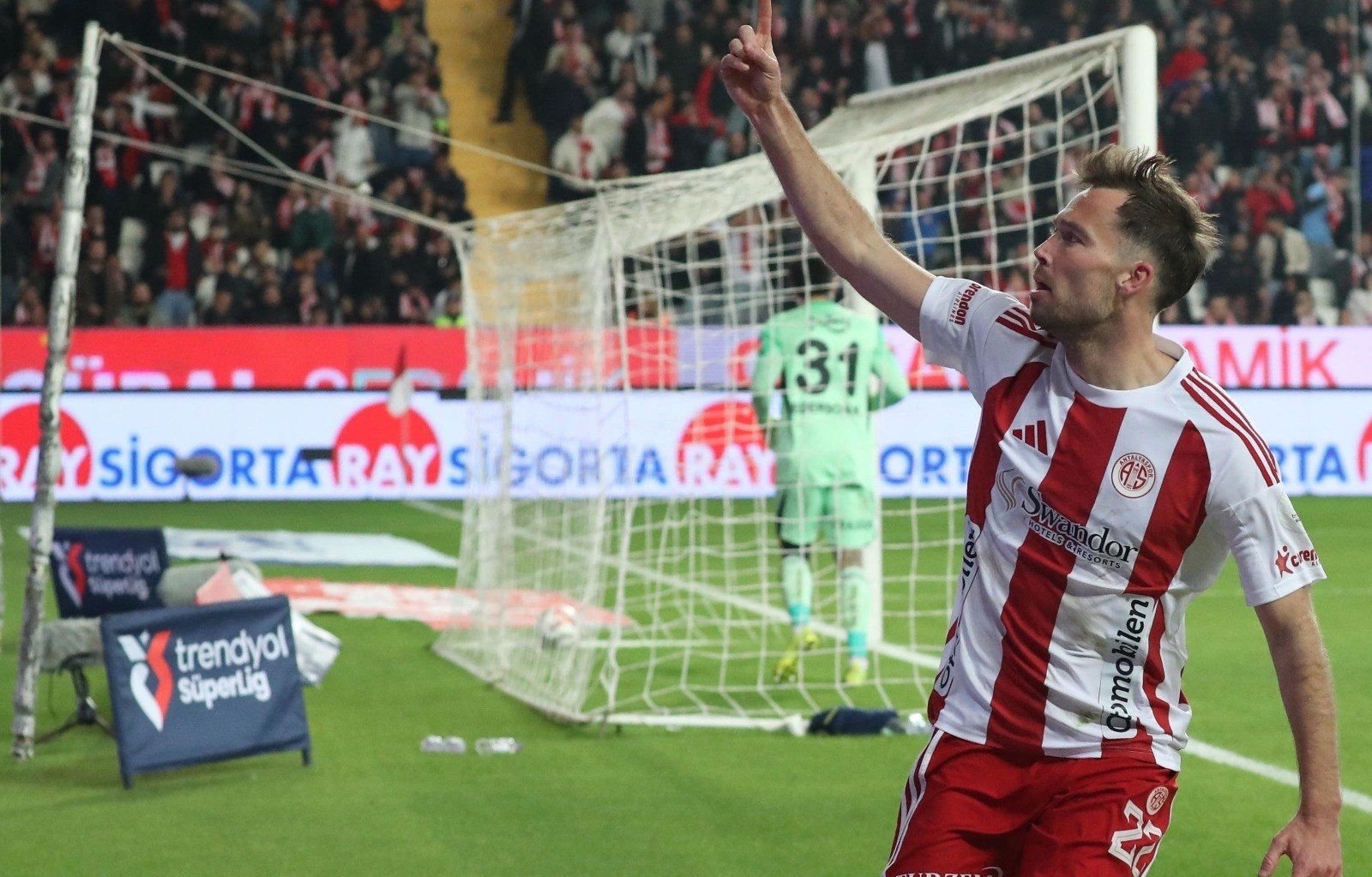 Antalyaspor’da sezon finali öncesi golcü belirsizliği