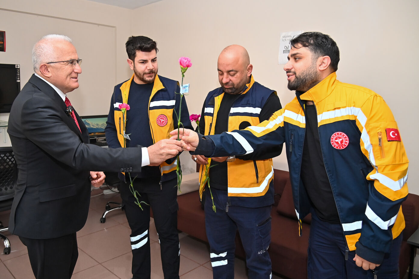 Avcıoğlu’ndan Sağlık Çalışanlarına Tıp Bayramı Ziyareti (4)