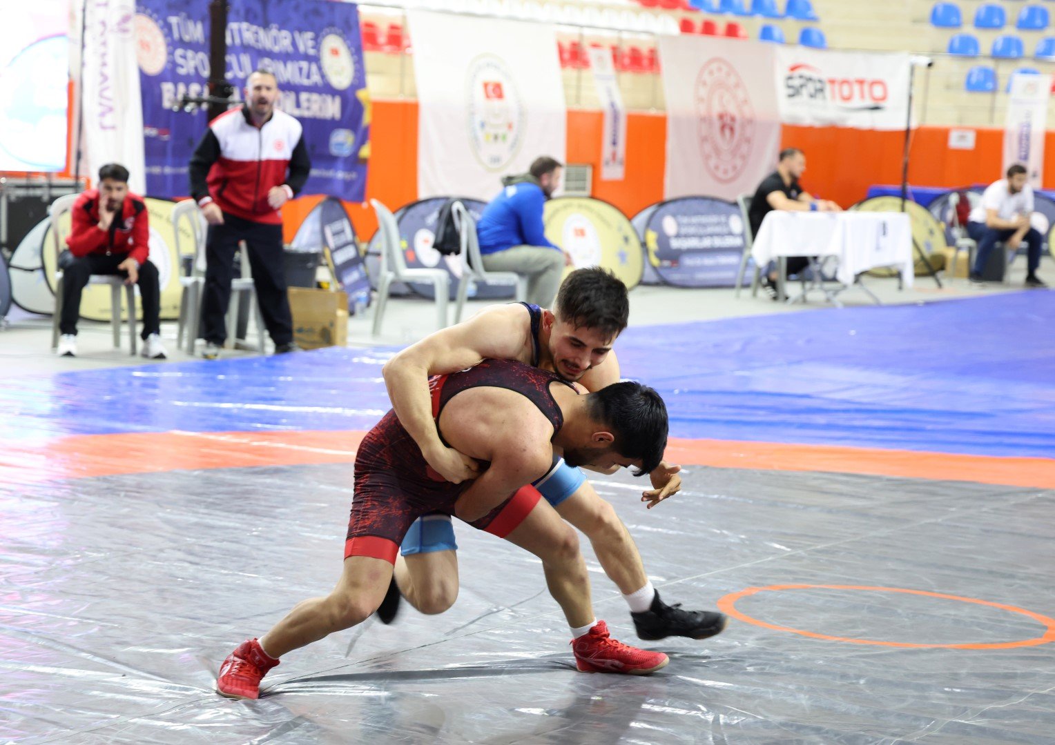 Burdur’daki Güreşler Başladı 619 Güreşçi Kıran Kırana Yarışacak (2)