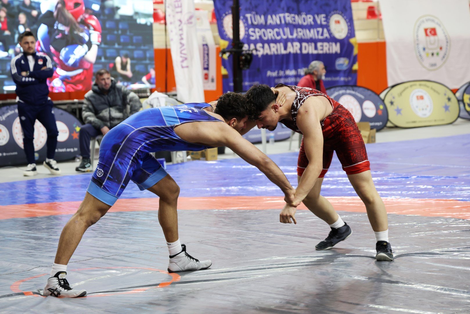 Burdur’daki Güreşler Başladı 619 Güreşçi Kıran Kırana Yarışacak (3)