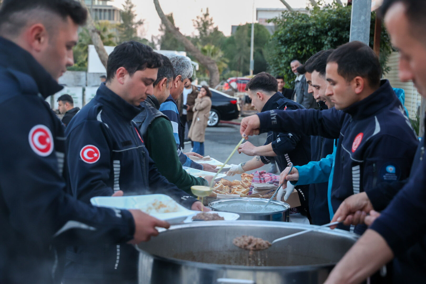 Büşra Özdemir Iftarda Personelle Bir Araya Geldi (6)