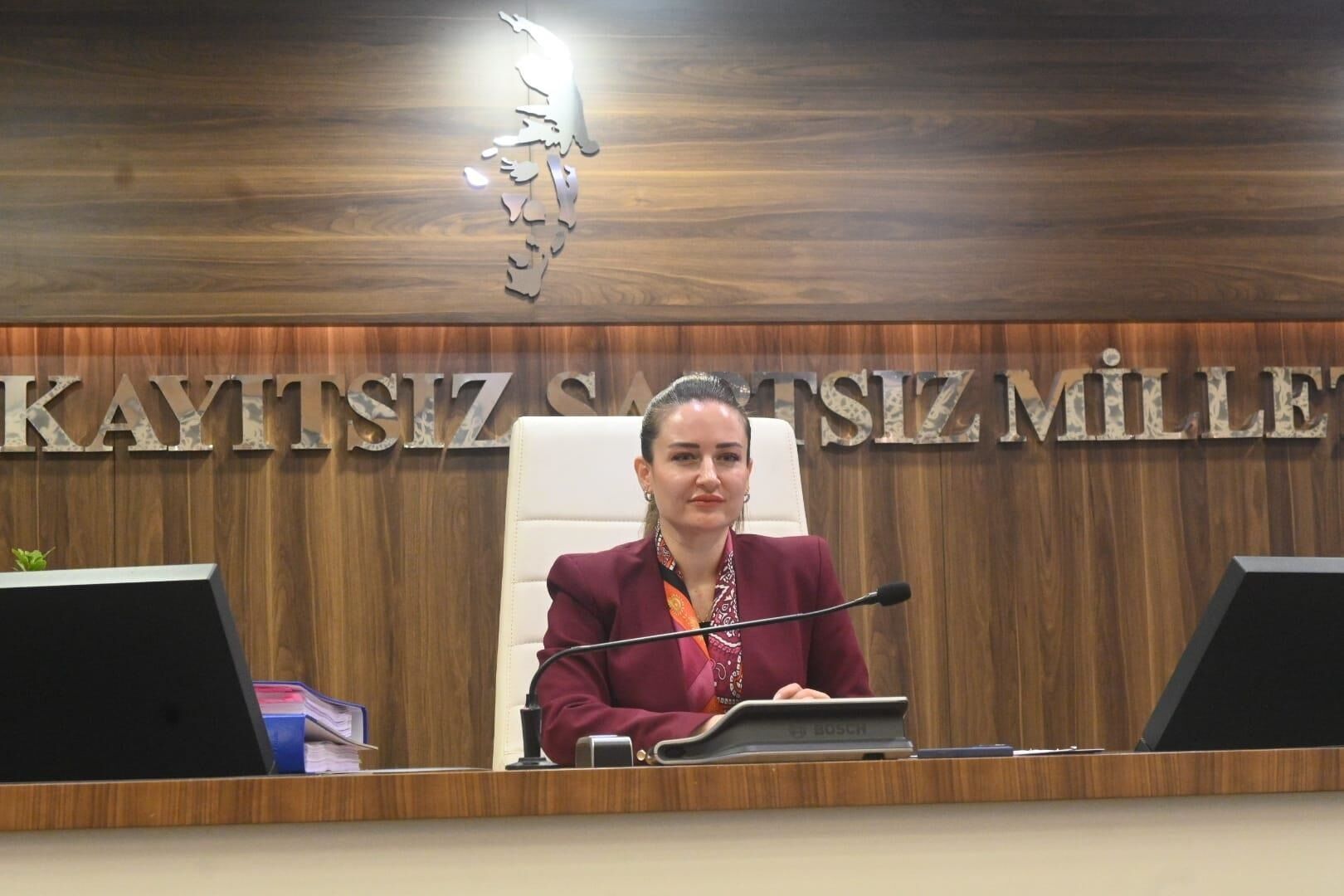 Büşra Özdemir’den Muhittin Böcek Çıkışı; “Deliller Konuşacak” (1) (Large)-1