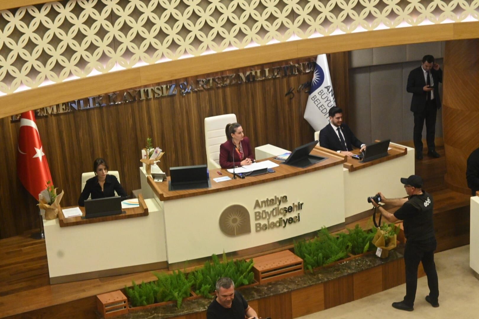 Büşra Özdemir’den Muhittin Böcek Çıkışı; “Deliller Konuşacak” (3) (Large)