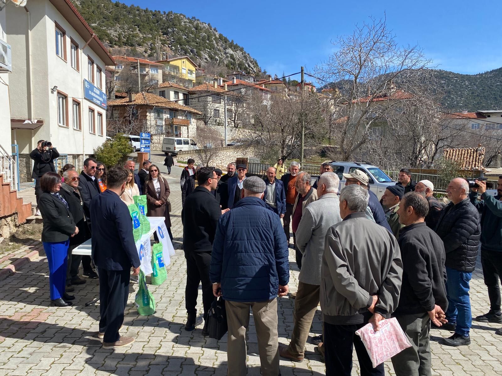 Büyükşehir Belediyesi’nin Üreticilere Desteği Sürüyor (2)