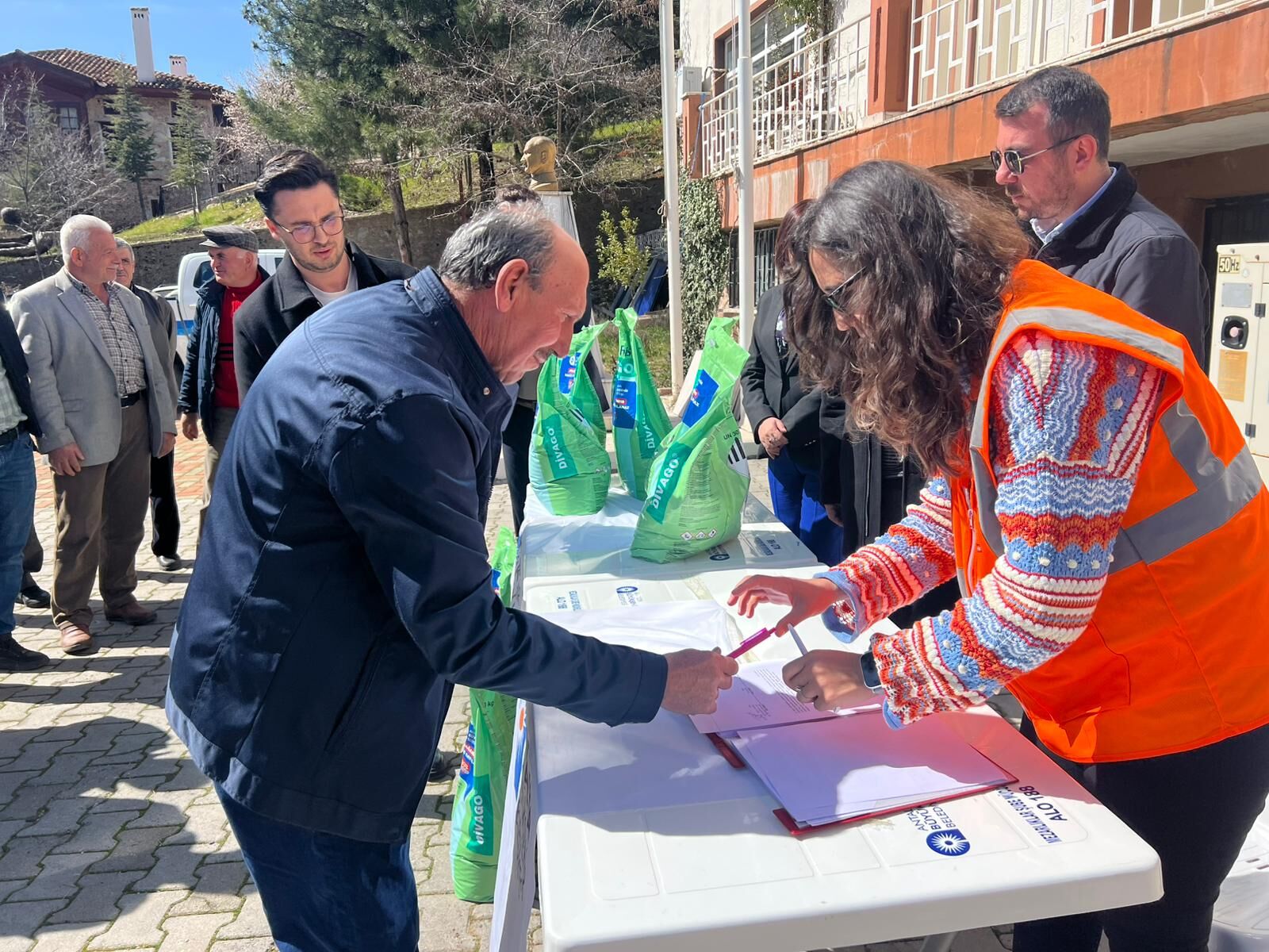 Büyükşehir Belediyesi’nin Üreticilere Desteği Sürüyor (4)