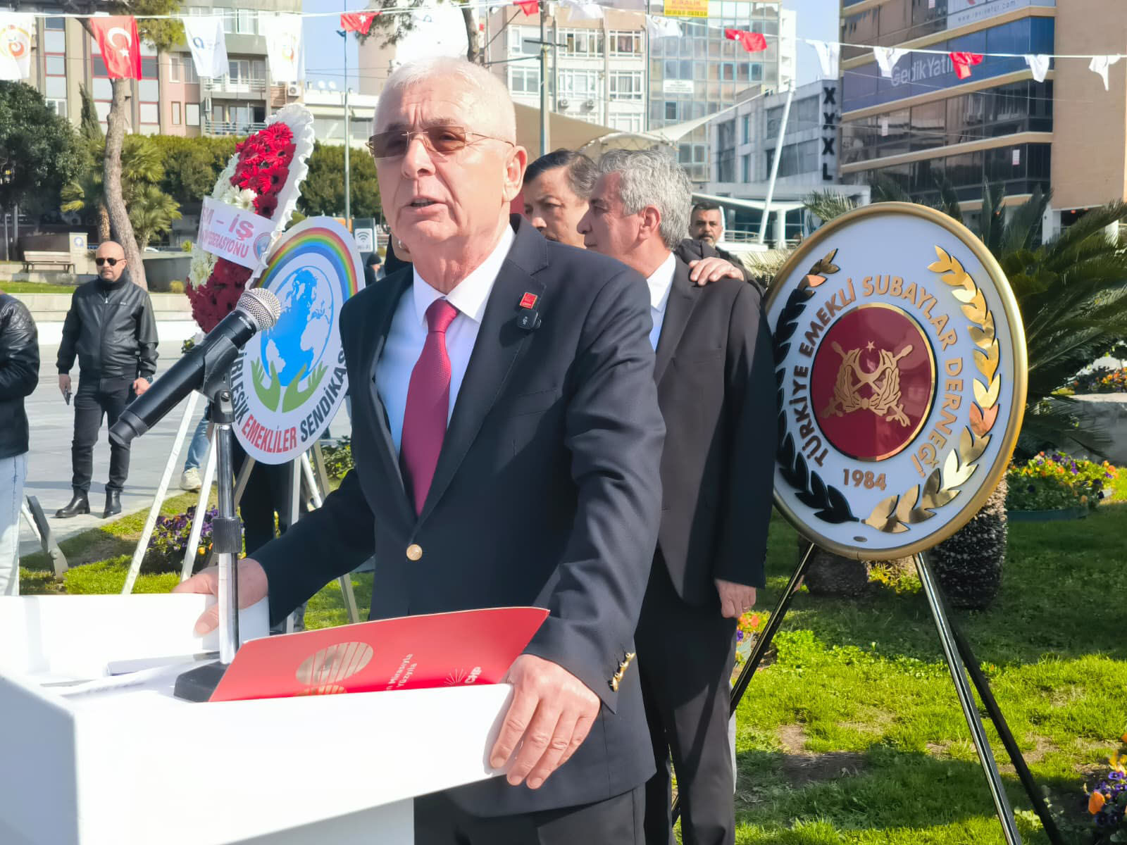 Chp, Atatürk’ün Geldiği Günde Demokrasi Vurgusu Yaptı (2)