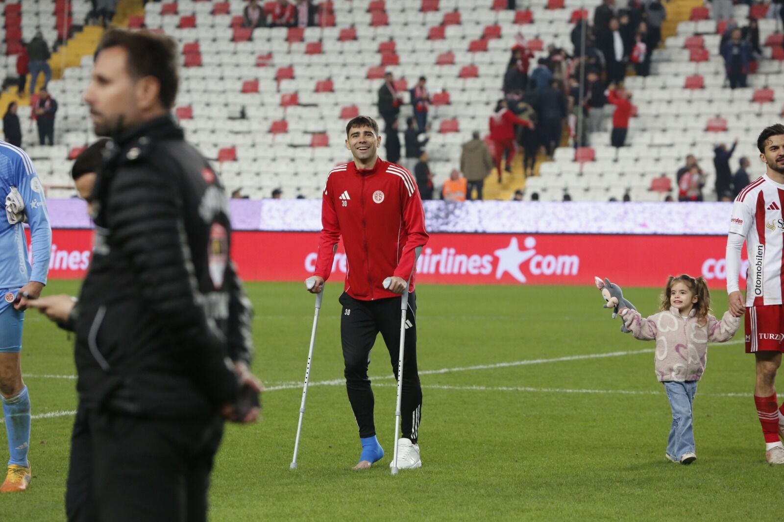 Fenerbahçe Maçında Sakatlandı, Mr’ı Bile Çekilemiyor (1)-1