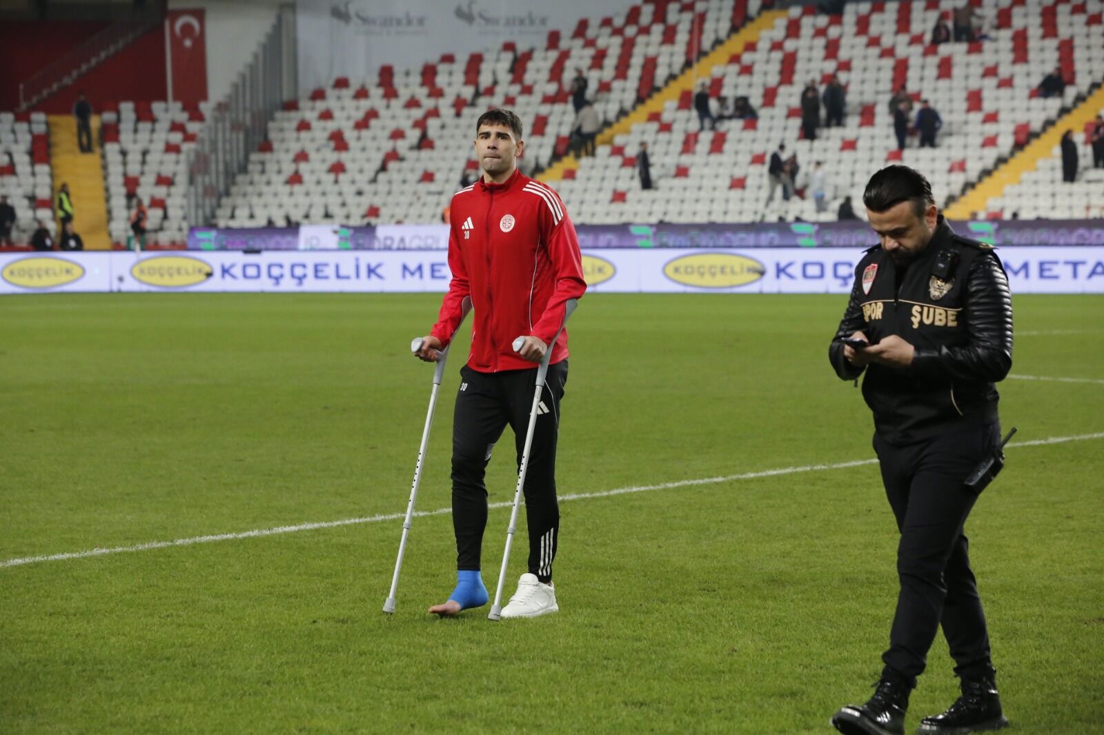 Fenerbahçe Maçında Sakatlandı, Mr’ı Bile Çekilemiyor (2)