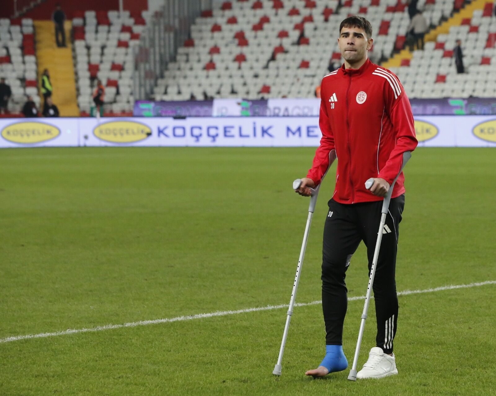 Fenerbahçe Maçında Sakatlanmıştı! Giannetti’nin Sahalara Dönüş Tarihi Belli Oldu (3)