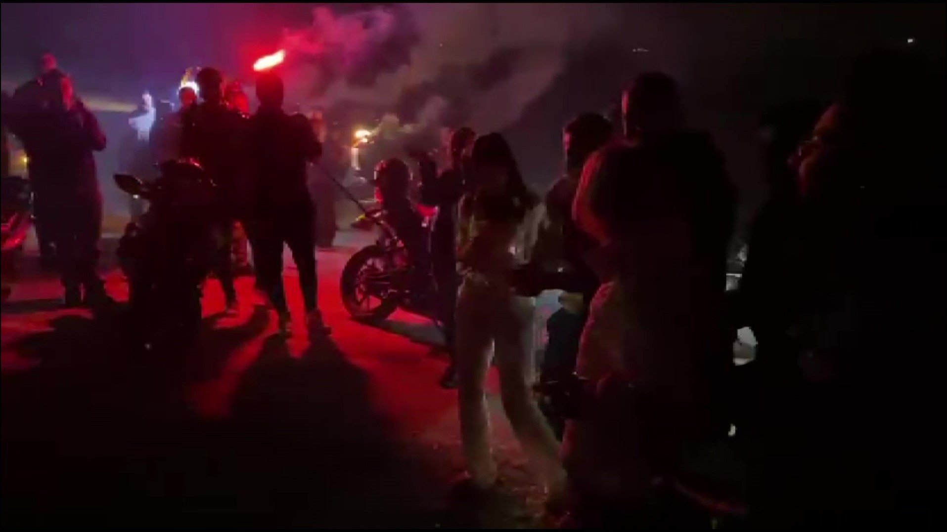 Hastanede Tedavi Gören Kanser Hastası Kadına Arkadaşlarından 8 Mart Sürprizi (2)