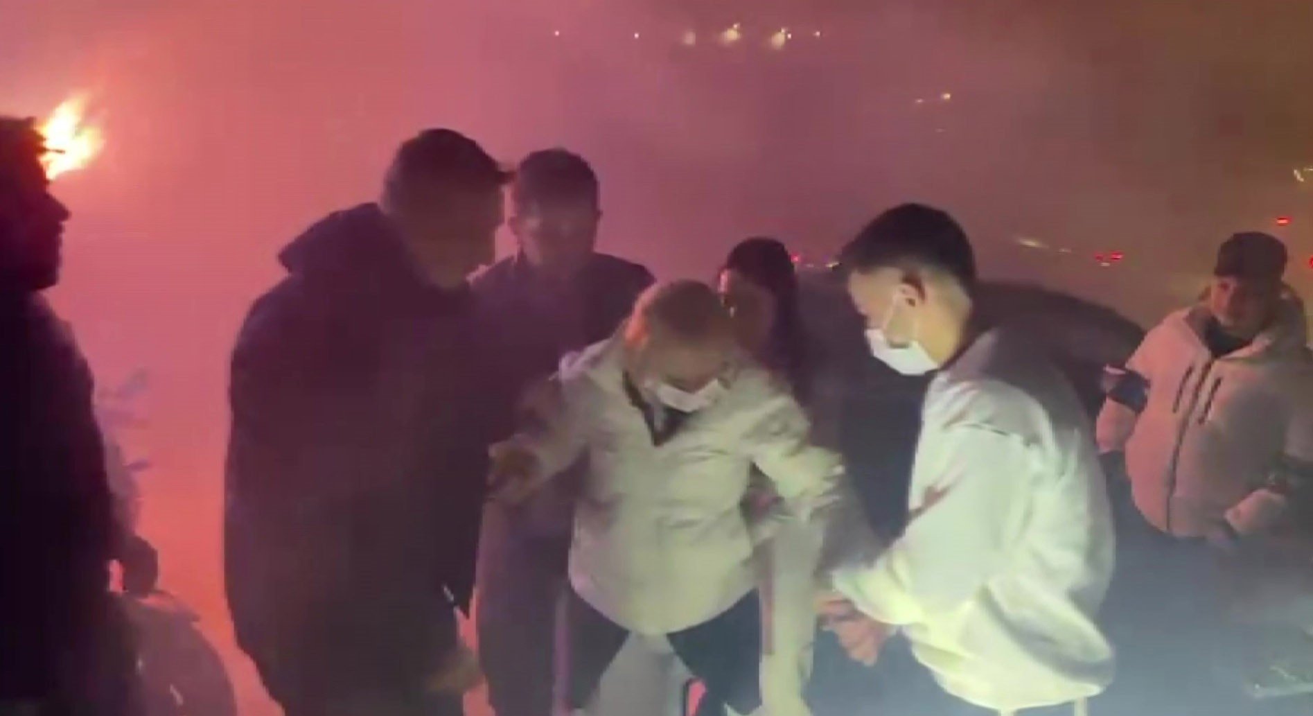 Hastanede Tedavi Gören Kanser Hastası Kadına Arkadaşlarından 8 Mart Sürprizi (3)