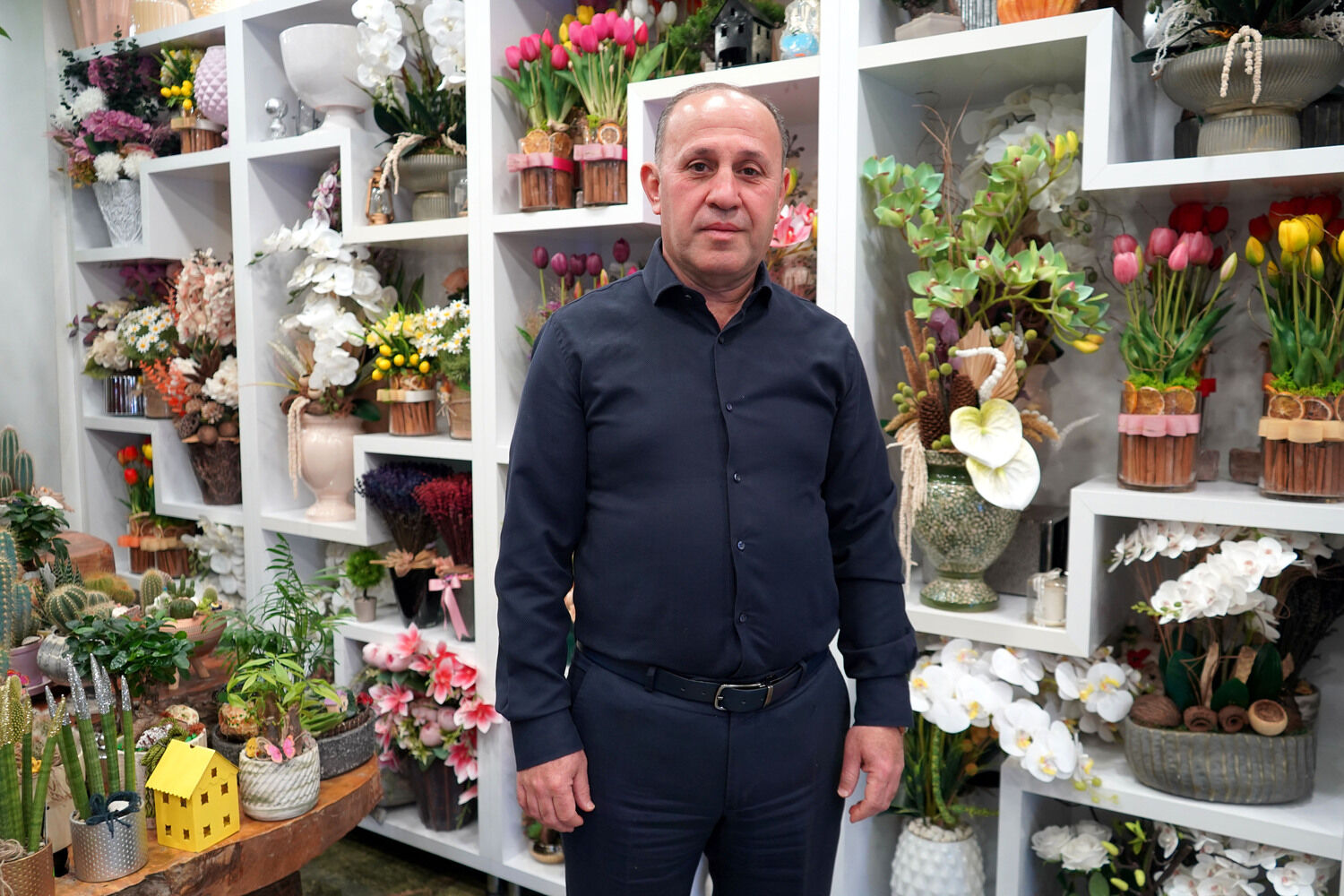 Kadınlar Bugünde Erkeklerden Değil Hemcinslerinden Çiçek Alıyor (4)