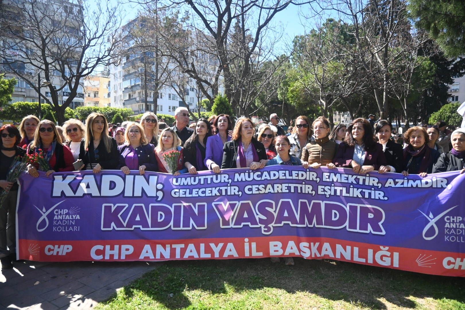 Kadınlar Erkekleri Kavdu (1)