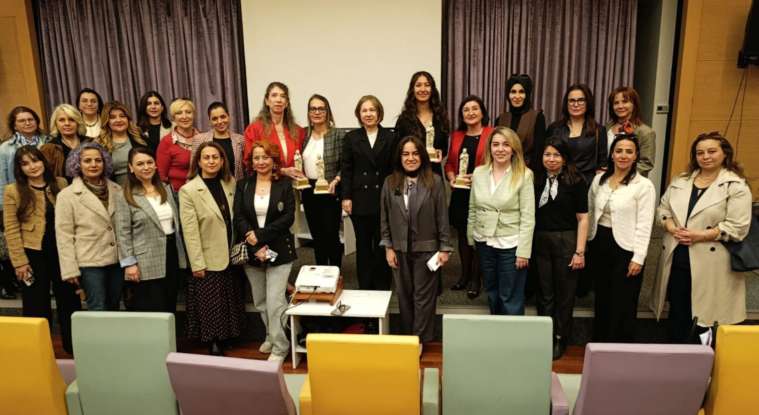 Kadınlardan ‘Cam Tavanı Kıracağız’ Mesajı (2)