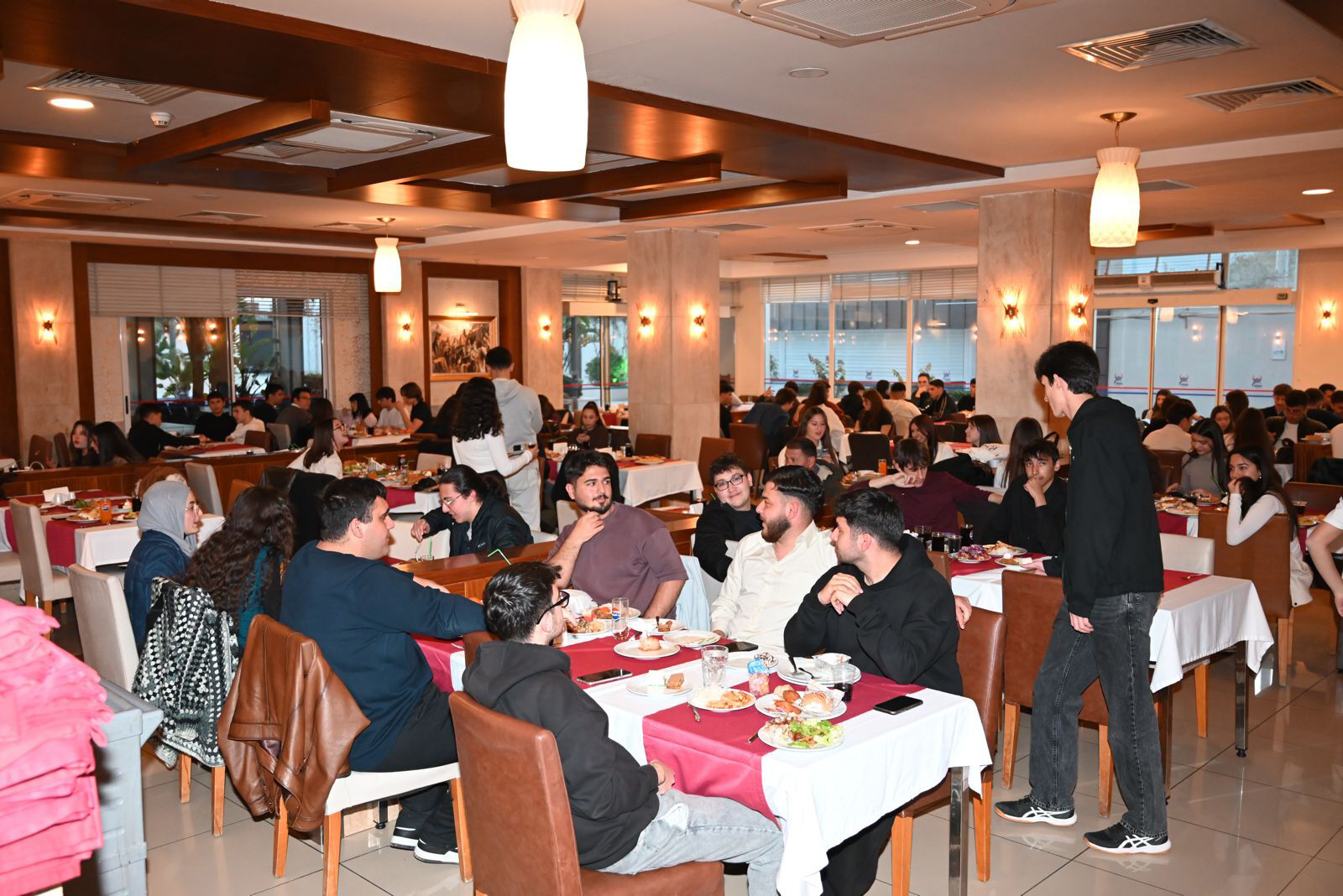 Kemer Belediye Başkanı Necati Topaloğlu Iftarı Öğrencilerle Yaptı (3)