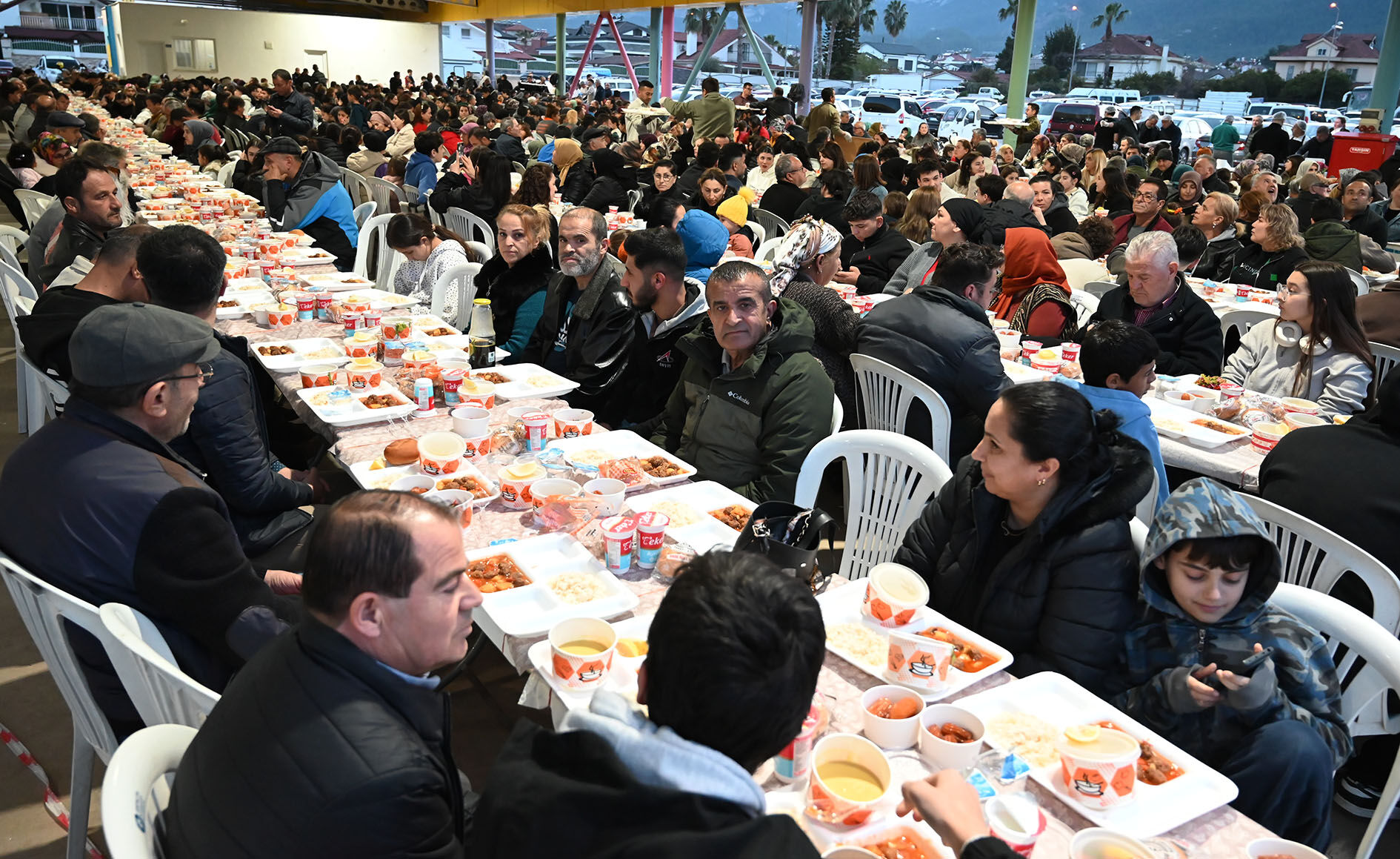 Kemer'de mahalle iftarlarının durağı Arslanbucak oldu