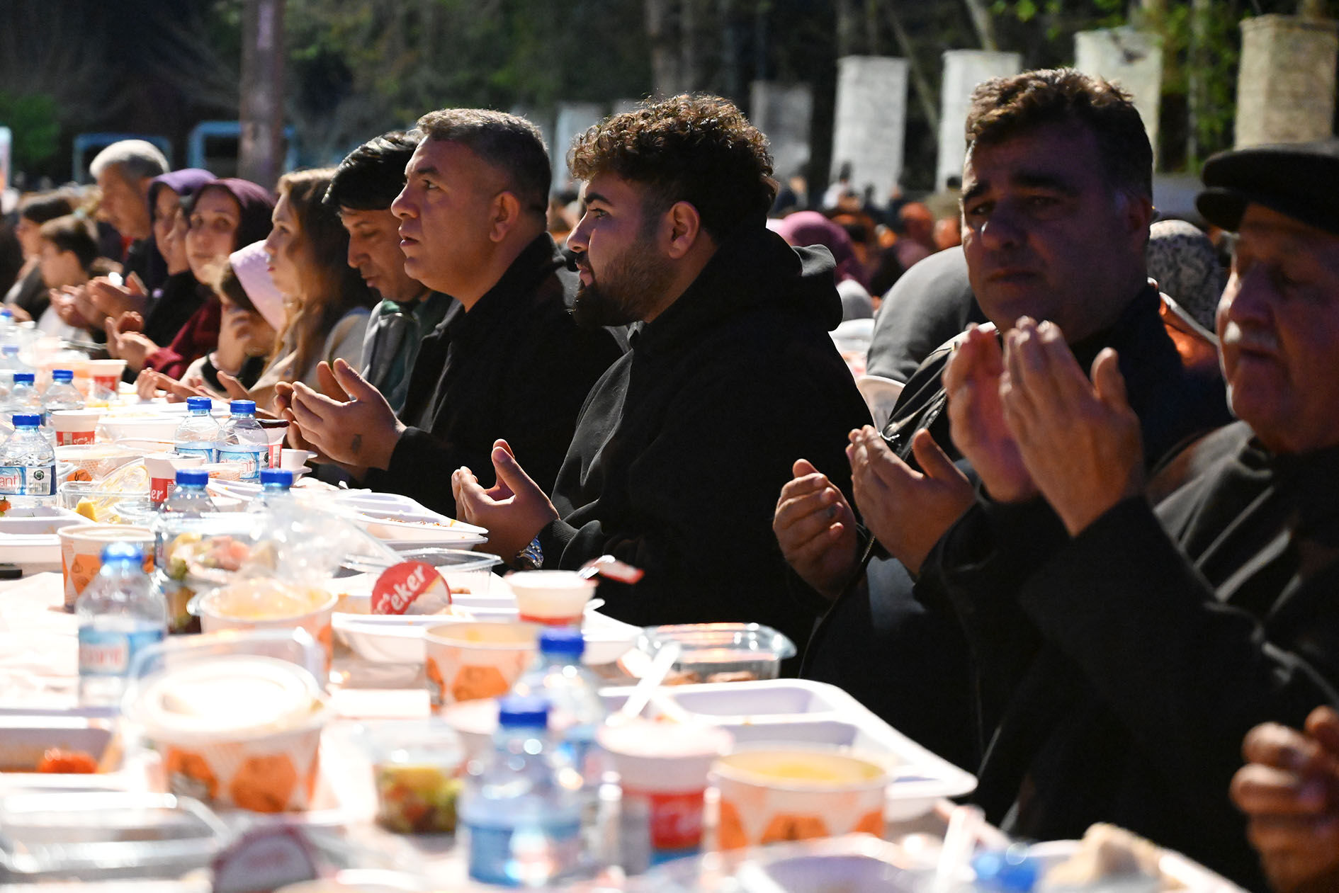 Kemer’deki Iftar Sofrası Yürekleri Isıttı (1)