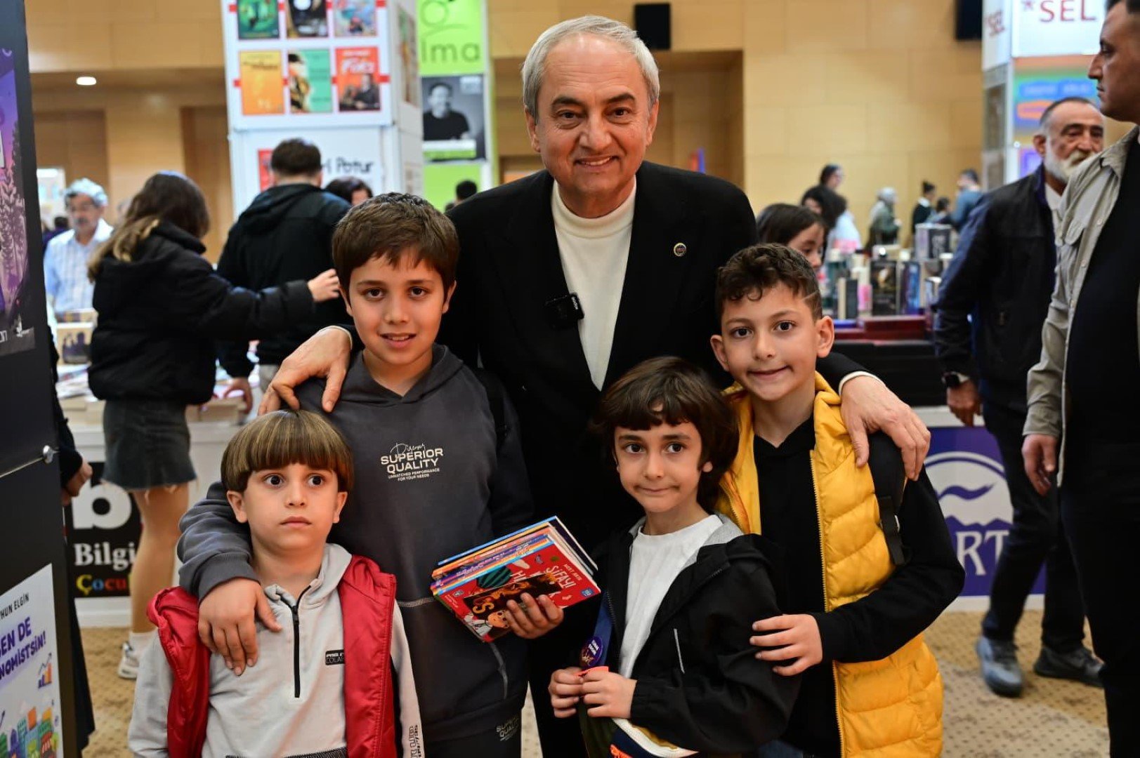 Kepez Belediye Başkanı Mesut Kocagöz’den Kitap Ziyareti (1)