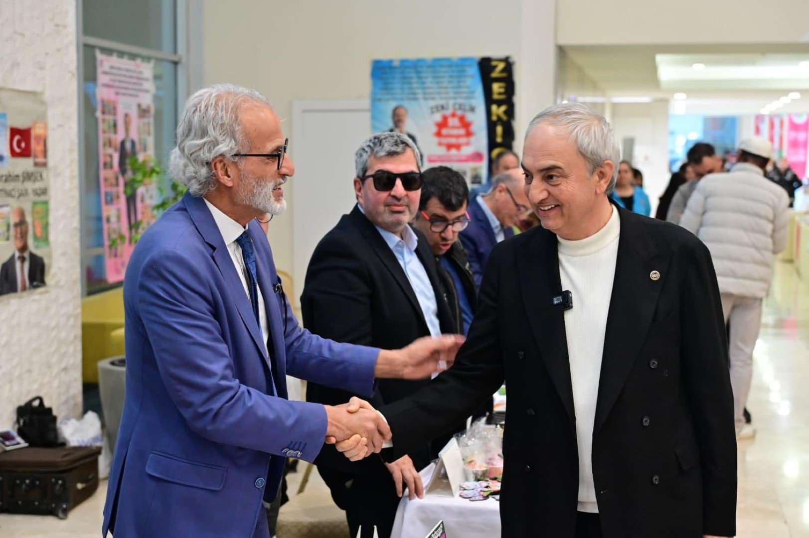 Kepez Belediye Başkanı Mesut Kocagöz’den Kitap Ziyareti (2)