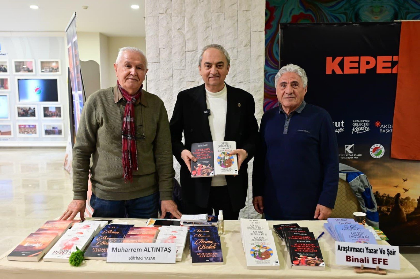 Kepez Belediye Başkanı Mesut Kocagöz’den kitap ziyareti