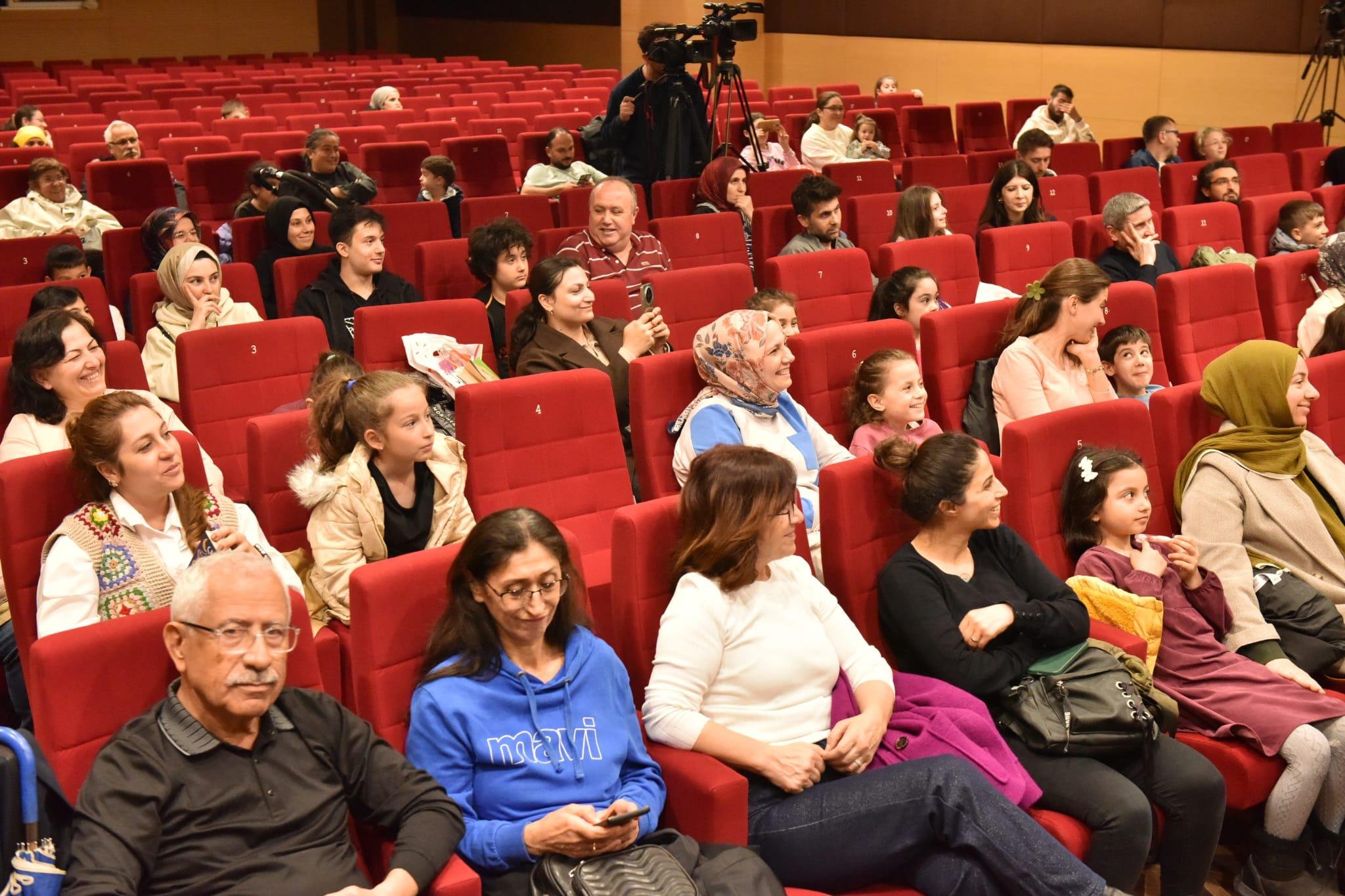 Kepez Kitap Fuarinda Mert Arik Ile ‘ Her Sey Bir Hayalle Baslar 4